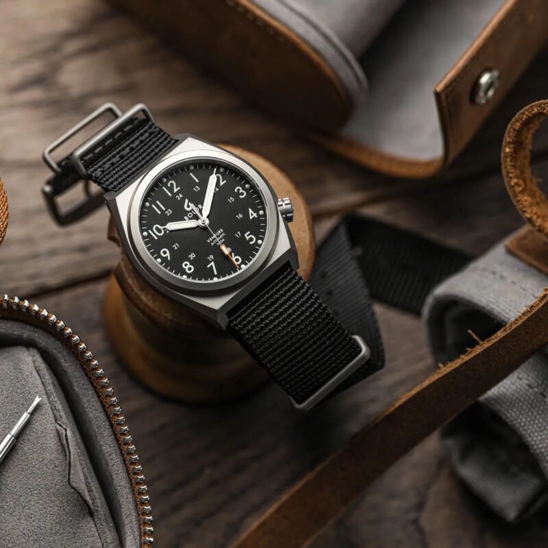 Boldr Venture Carbon Black Automatic Titanium - Image 3