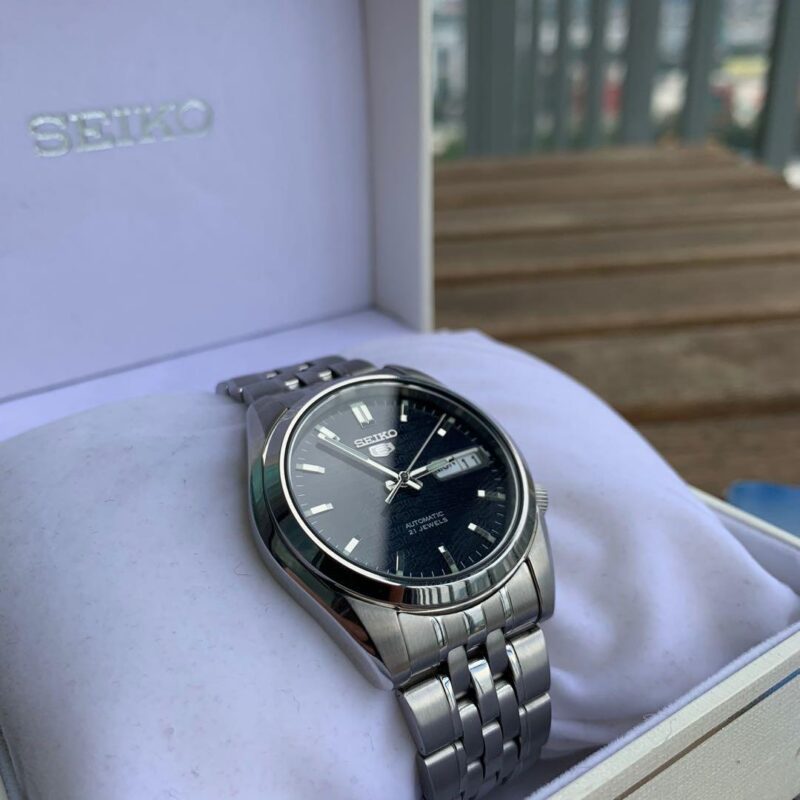 Seiko 5 Texture Dial Navy SNK357 - Image 6