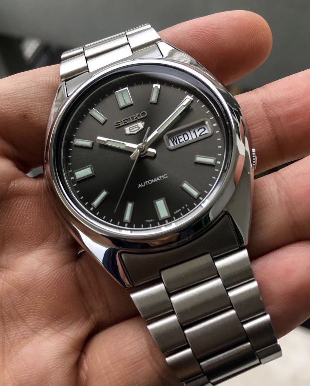 一つ買って一つ進呈 試着程度 Seiko(セイコー)5 自動巻 SNXS79